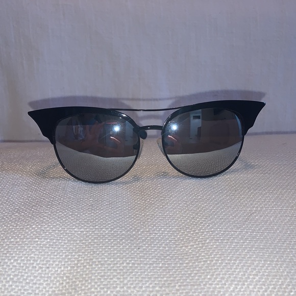 Quay Australia Sunglasses - Picture 8 of 15